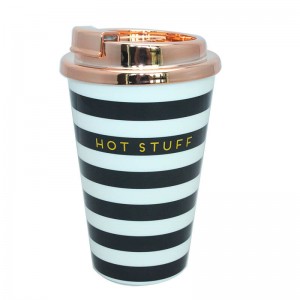 Kundenspezifischer 350-ml-Reisekaffeebecher aus Kunststoff mit Silikonhülle