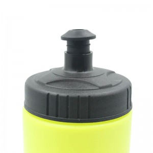 Reusable No BPA Plastic Sports and Fitness Squeeze Pull Top Leak Proof Drink Spout Water Bottles BPA Free customized logo and color
