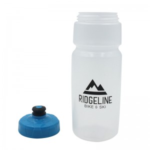 กีฬาและฟิตเนส Squeeze Pull Top Leak Proof Drink Spout Water Bottles BPA Free โลโก้ที่กำหนดเอง