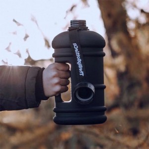 Bottiglia d'acqua di mezzo gallone Bottiglia sportiva grande senza BPA Materiale di qualità alimentare Gym Portable Outdoor Big Bottle