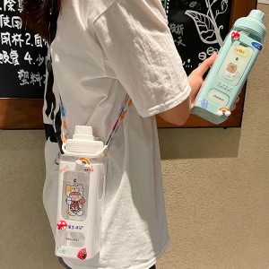 ដបទឹក Kawaii ជាមួយស្ទិកឃ័រ 3D 700ml/900ml Plastic Travel Milk ដបទឹក Cute Portable
