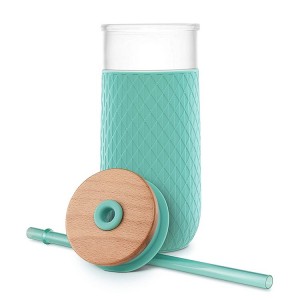 Veleprodajna staklena čaša od 20oz u boji sa silikonskim rukavom i poklopcem od bambusa