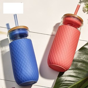 Wholesale 20oz Custom Colored Drinking Glass Tumbler nga adunay Silicone Sleeve ug Bamboo Lid