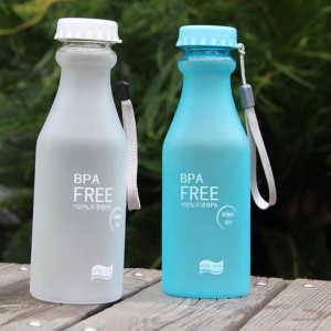 د کینډي رنګونه نه ماتیدونکي فروسټډ لیک پروف پلاستيکي کیتل 550mL BPA وړیا پورټ ایبل اوبو بوتل د سفر یوګا چلولو کیمپینګ لپاره