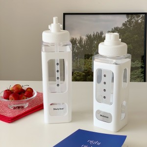 Kawaii vannflaske med 3D-klistremerke 700 ml/900 ml plast reisemelk bærbar søt vannflaske