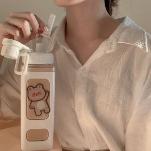 Botella de agua Kawaii con pegatina 3D, botella de agua bonita portátil de leche de viaje de plástico de 700ml/900ml